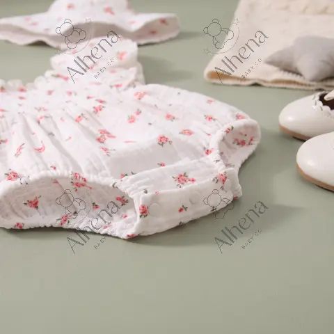 Mameluco para bebé blanco/flor con sombrero, Verano, 2 piezas. - foto 4
