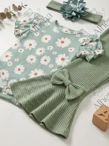 Conjunto para bebé verde pantalón acampanado, Verano, 3 Piezas. - foto 4